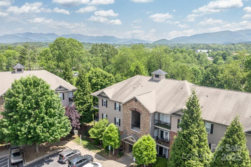 Property image 2 at 611 Appeldoorn Circle, Asheville, NC 28803