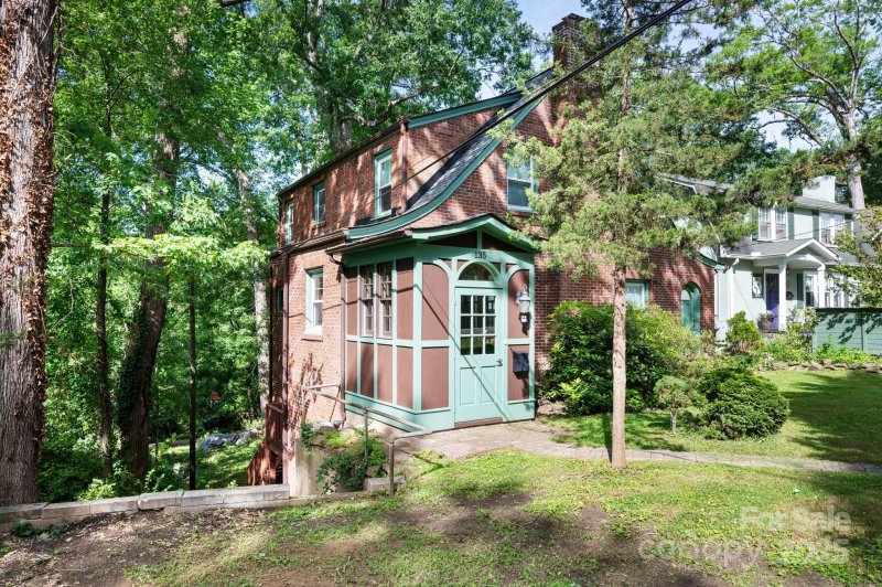 Property image 3 at 135 Tacoma Circle, Asheville, NC 28801