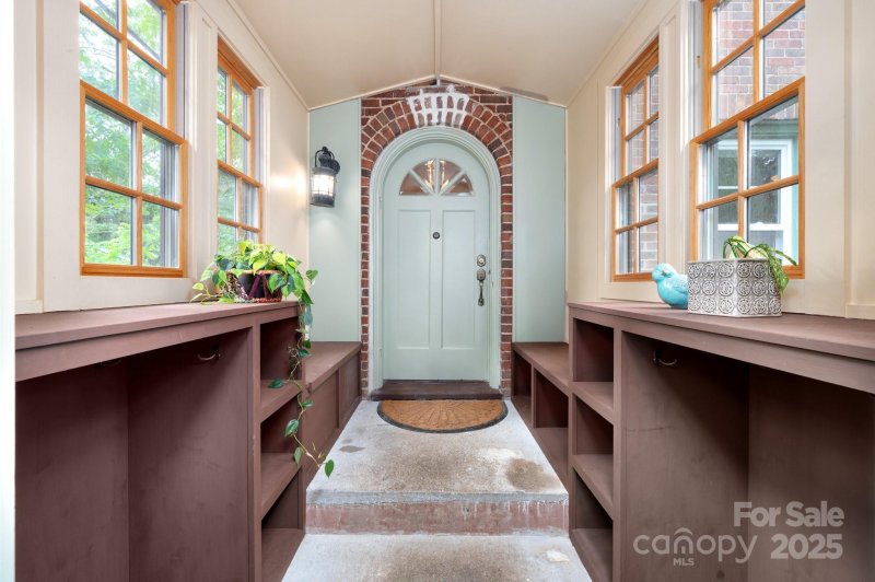 Property image 4 at 135 Tacoma Circle, Asheville, NC 28801