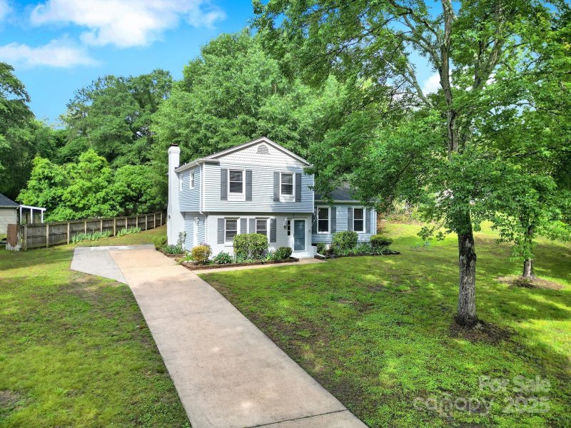 Property image 3 of 8514 Timber Crest Circle in Falconbridge, Charlotte, NC 28226