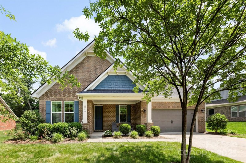 8840 Mullis Forest Court