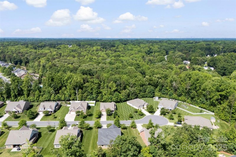 Property image 3 at 8840 Mullis Forest Court, Mint Hill, NC 28227