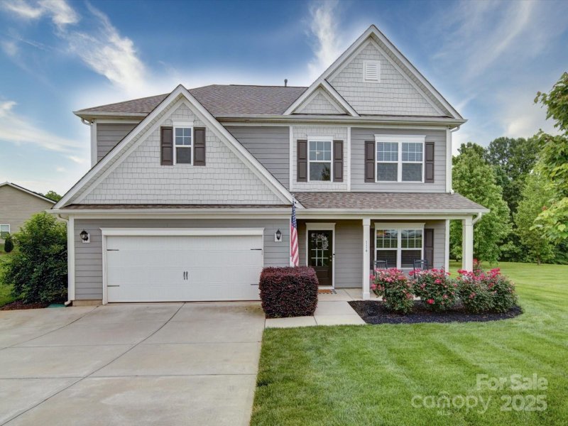 Property image 2 of 114 Sierra Chase Drive in Autumn Brook, Statesville, NC 28677