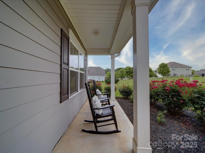 Property image 3 of 114 Sierra Chase Drive in Autumn Brook, Statesville, NC 28677