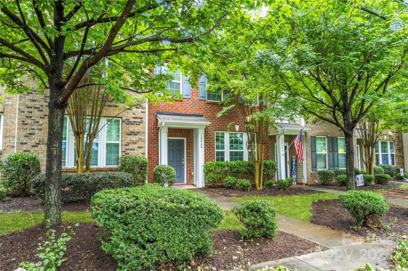 Property image 2 at 18460 W Catawba Avenue, Cornelius, NC 28031