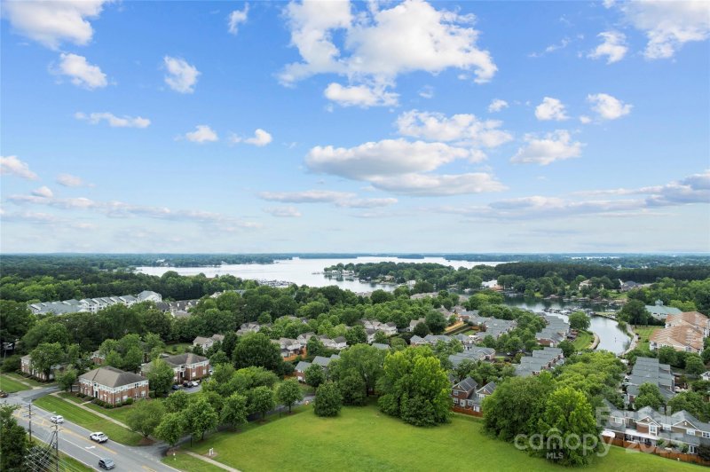 Property image 3 at 18460 W Catawba Avenue, Cornelius, NC 28031