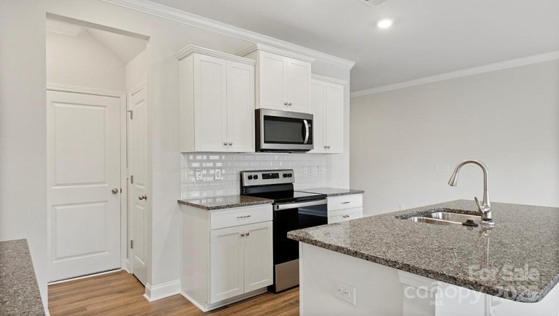 Property image 5 at 318 Creekview Road, Hendersonville, NC 28792