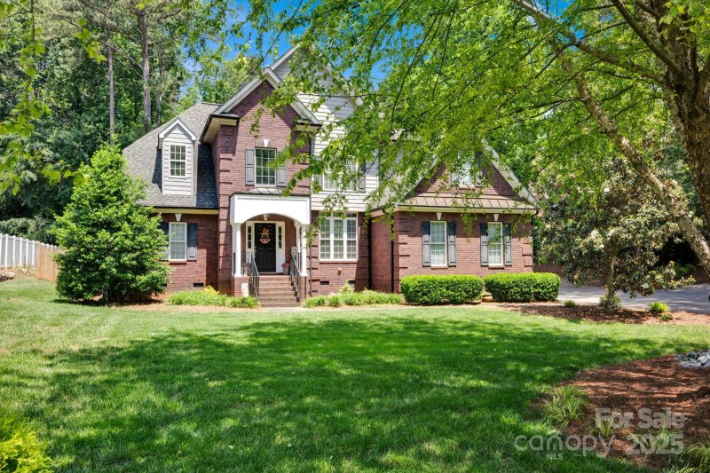 Property image 2 of 117 Lake Hills Drive in Lake Hills Estates, Mooresville, NC 28117