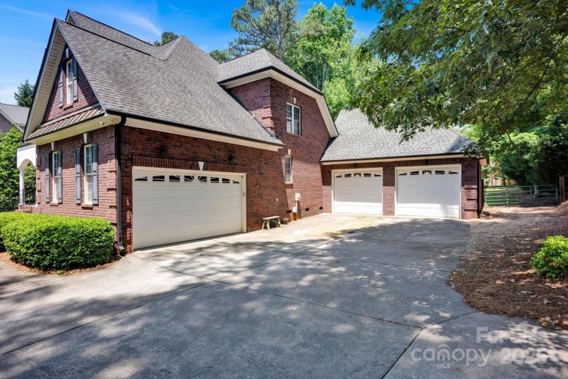 Property image 3 of 117 Lake Hills Drive in Lake Hills Estates, Mooresville, NC 28117