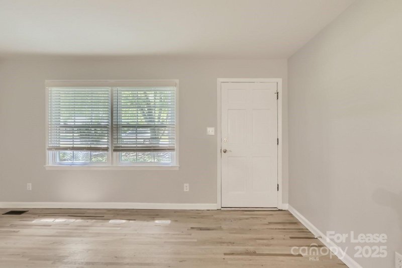 Property image 4 at 400 Vinecrest Drive, Matthews, NC 28105