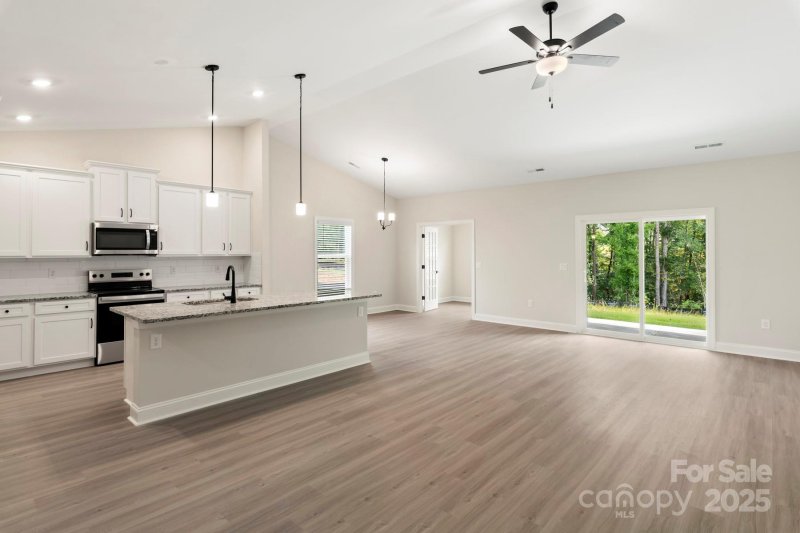 Property image 3 of 7121 Jerimoth Drive in Ascot Woods, Charlotte, NC 28215