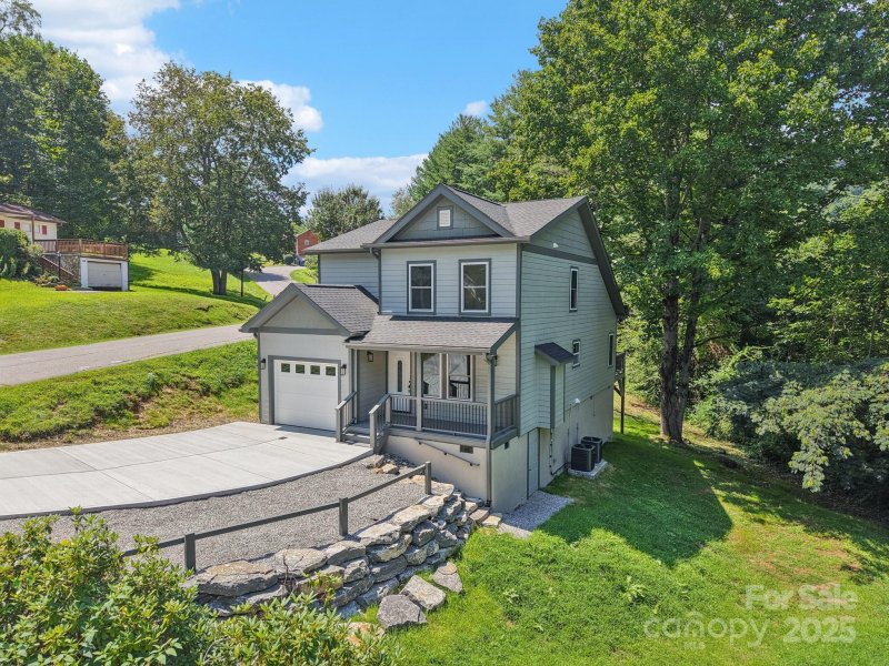 Property image 3 of 12 Whipoorwill Way in Linson Ridge, Waynesville, NC 28786