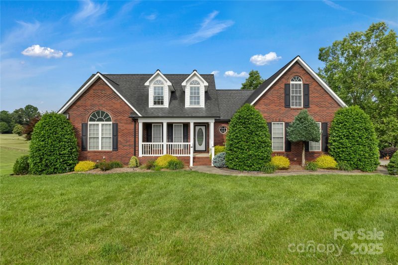 Property image 2 of 814 Settlers Drive in Dewey Beam Estates, Cherryville, NC 28021