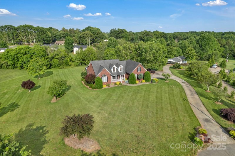Property image 3 of 814 Settlers Drive in Dewey Beam Estates, Cherryville, NC 28021