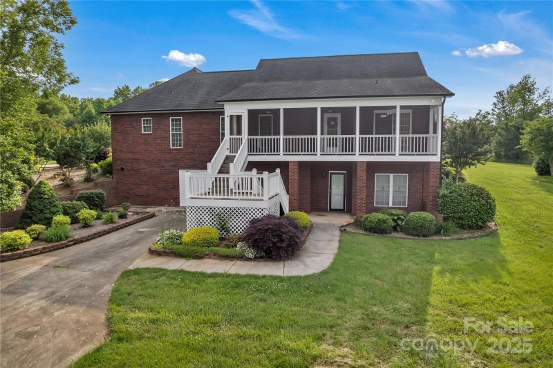 Property image 5 of 814 Settlers Drive in Dewey Beam Estates, Cherryville, NC 28021
