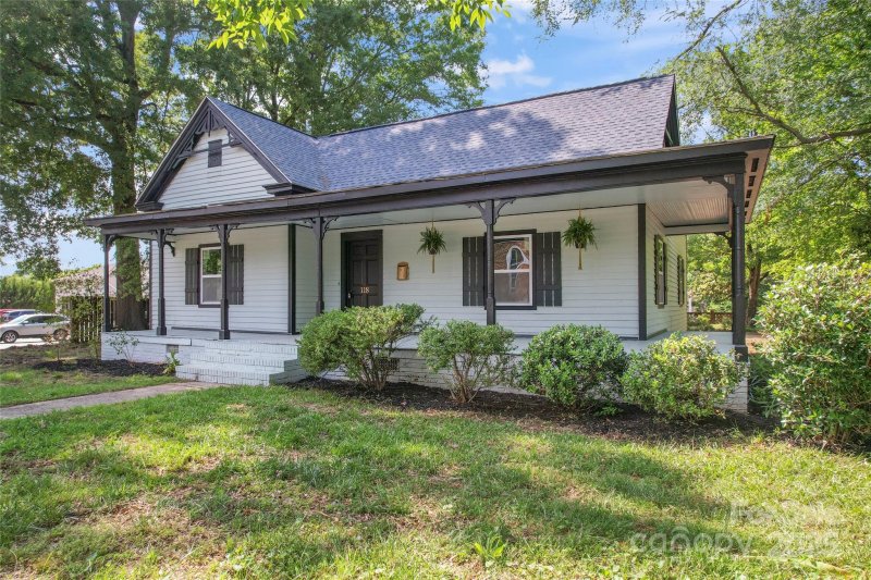 Property image 2 of 118 Cabarrus Avenue in Historic District, Concord, NC 28025
