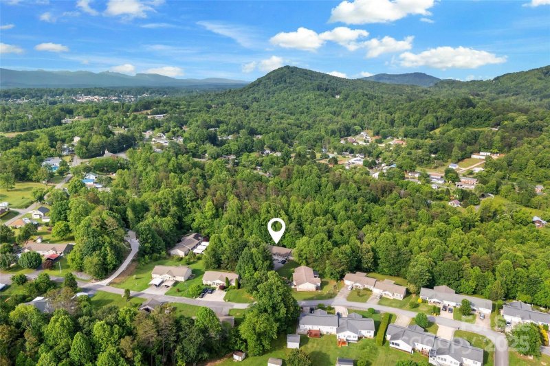 Property image 4 at 160 Whispering Pines Drive, Marion, NC 28752