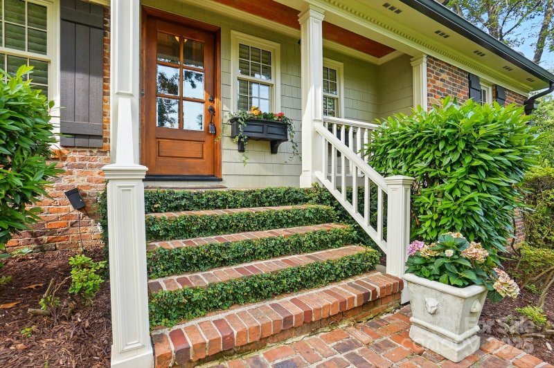 Property image 3 at 2025 Sagamore Road, Charlotte, NC 28209