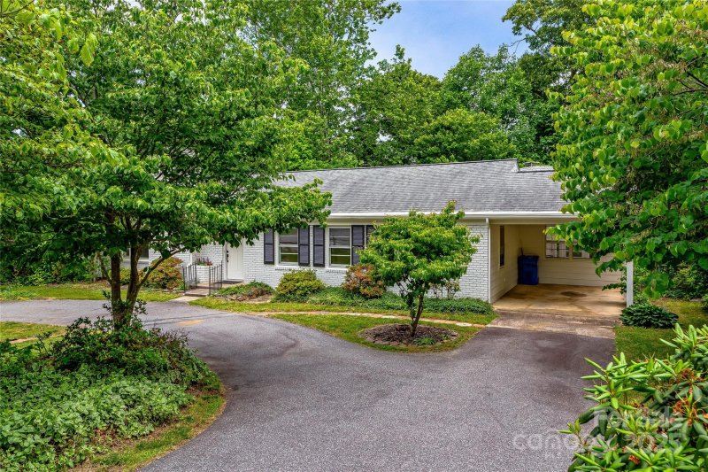 Property image 2 at 26 Crockett Avenue, Asheville, NC 28805