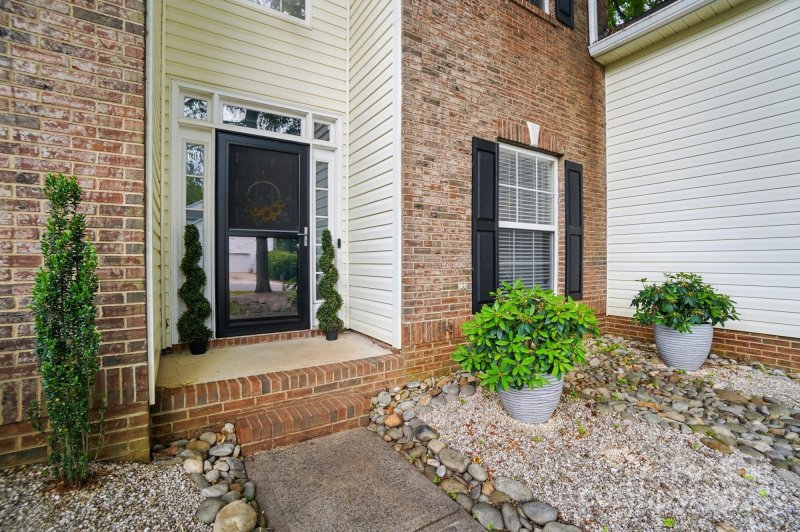 Property image 3 of 2426 Tory Oak Place in Matthews Commons, Matthews, NC 28105