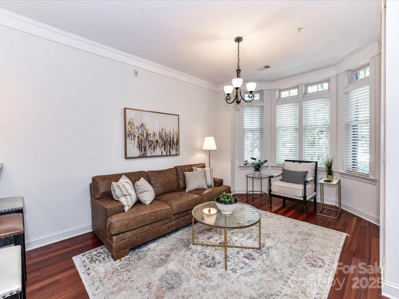 Property image 3 at 2810 Selwyn Avenue, Charlotte, NC 28209