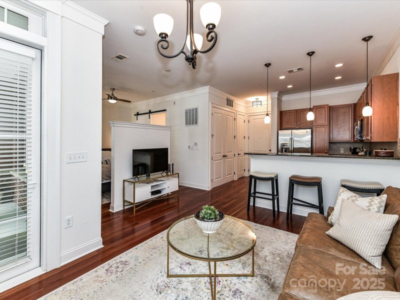 Property image 4 at 2810 Selwyn Avenue, Charlotte, NC 28209