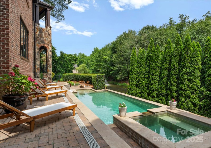 Chambery, Charlotte Community