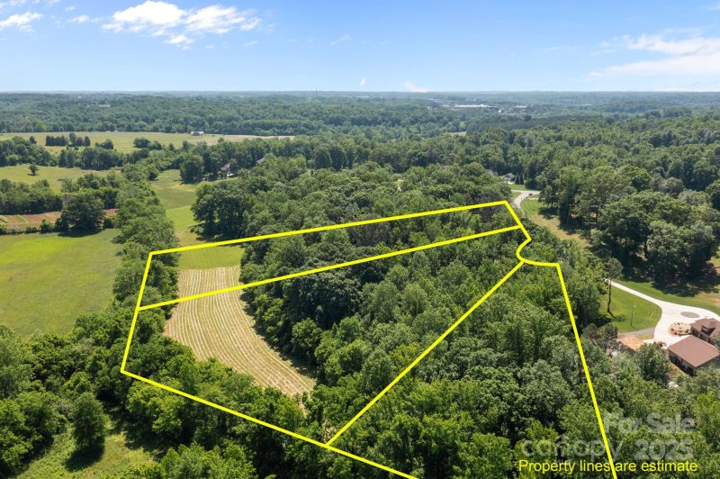 Property image 3 of 128 Backrush Court in Dobbs Valley, Statesville, NC 28625