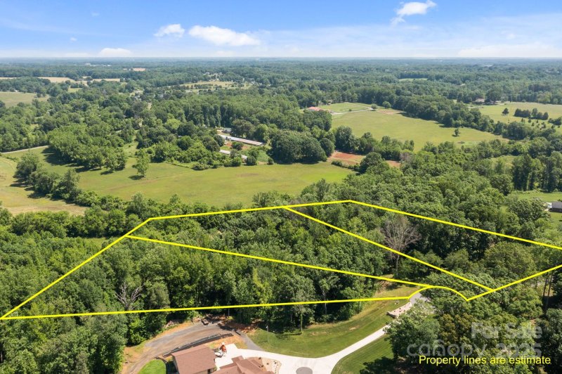 Property image 4 of 128 Backrush Court in Dobbs Valley, Statesville, NC 28625