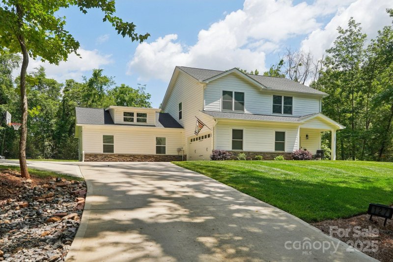 Property image 2 at 127 Wickersham Drive, Statesville, NC 28625