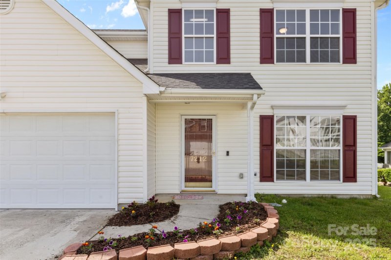 Property image 3 of 7212 Ravanna Drive in Rocky River Village, Charlotte, NC 28213