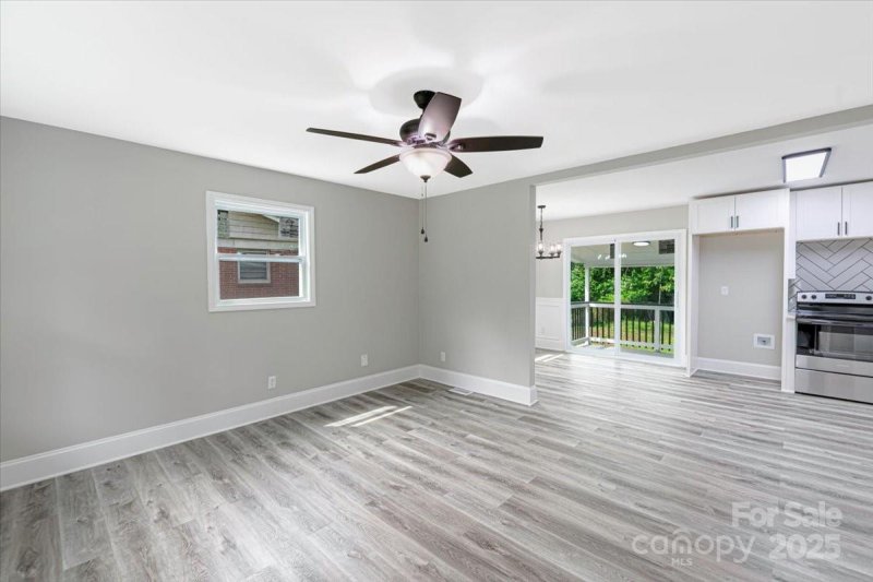 Property image 4 of 4914 Ridgeley Drive in Brookfield, Charlotte, NC 28208