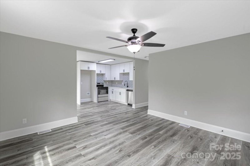 Property image 5 of 4914 Ridgeley Drive in Brookfield, Charlotte, NC 28208