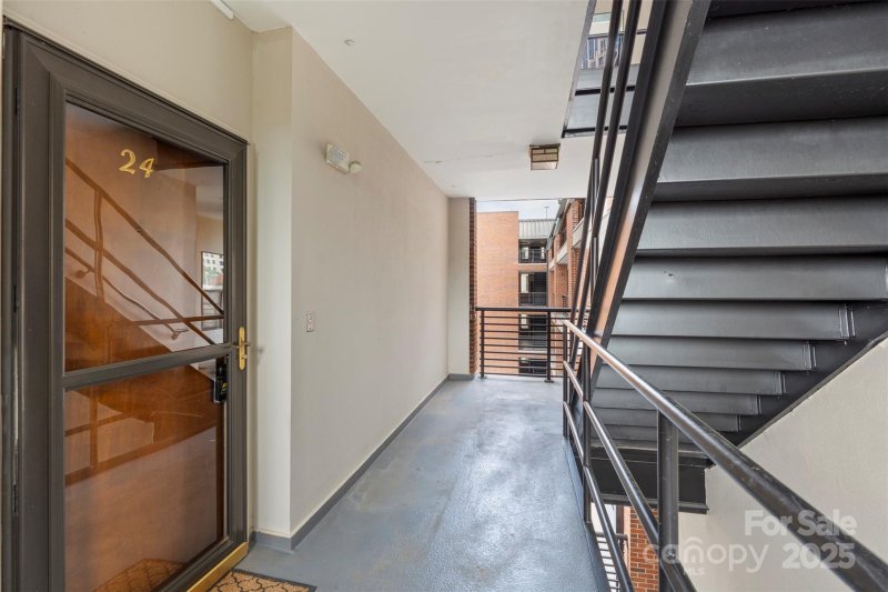 Property image 3 at 224 N Poplar Street, Charlotte, NC 28202