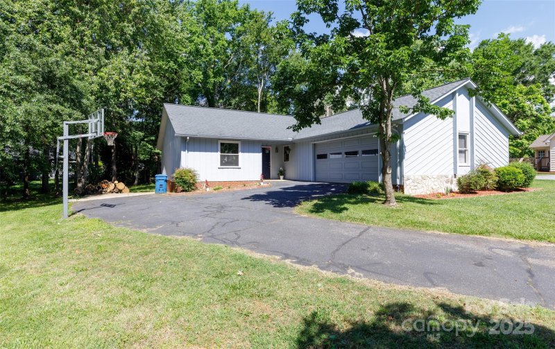 Sandy Pines, Hickory Community