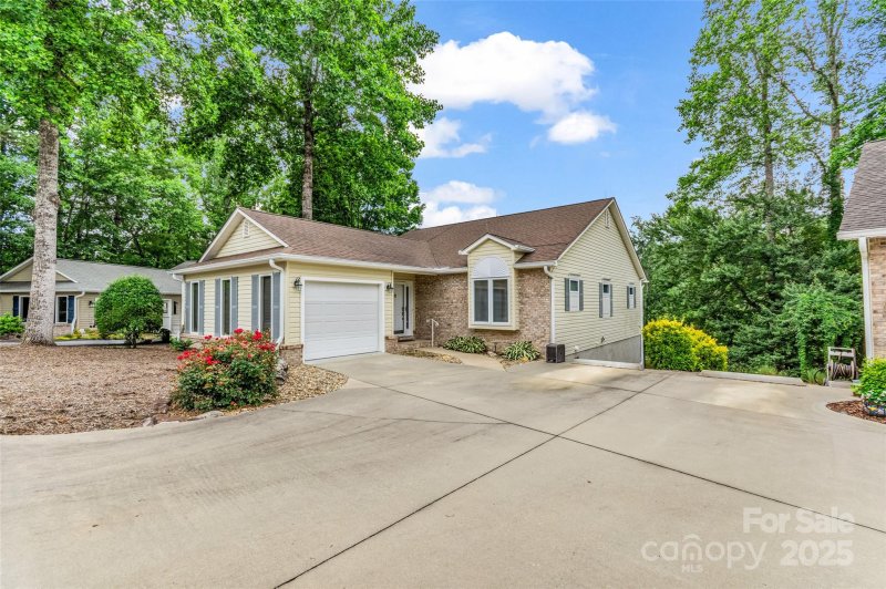 Property image 4 at 11 Wedge Court, Hendersonville, NC 28739