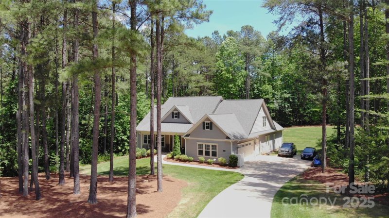 Property image 2 of 4660 Gold Finch Drive in Pebble Bay, Denver, NC 28037