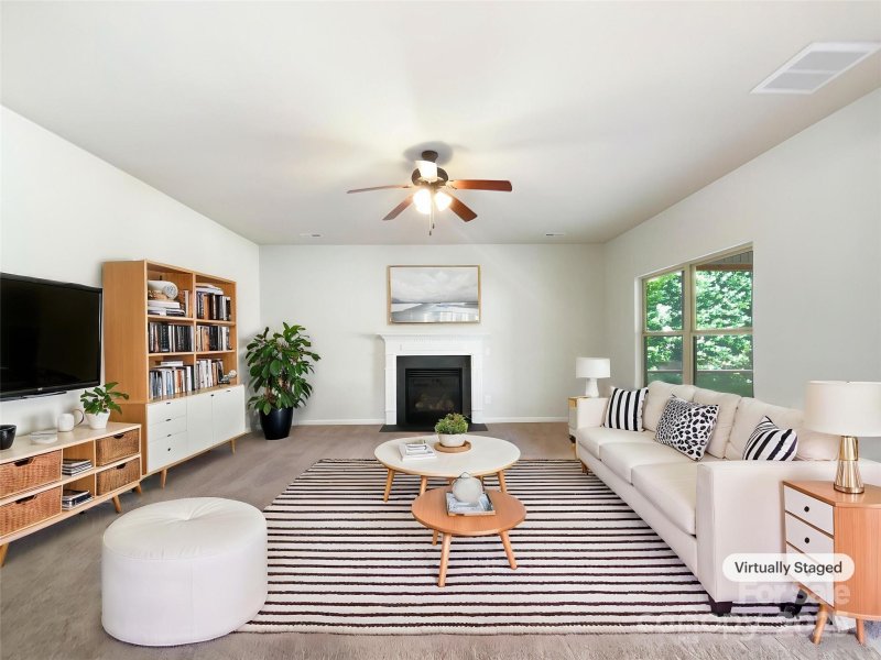 Property image 2 of 178 Wellshire Street in Oaks On Main, Mooresville, NC 28115