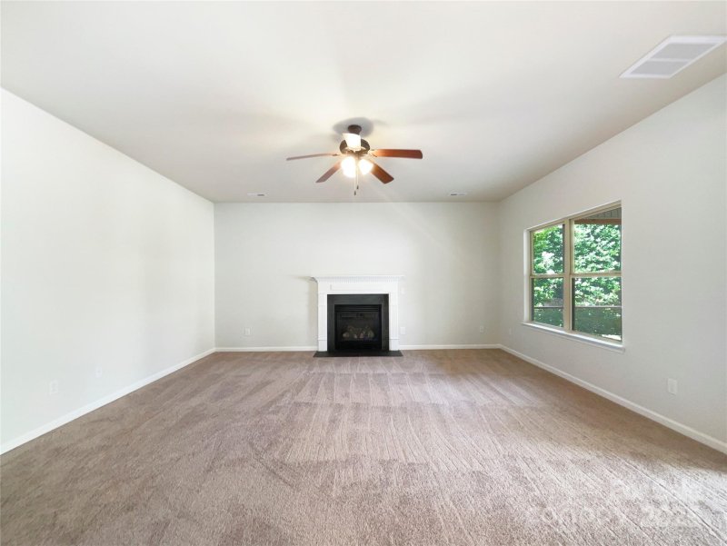 Property image 3 of 178 Wellshire Street in Oaks On Main, Mooresville, NC 28115