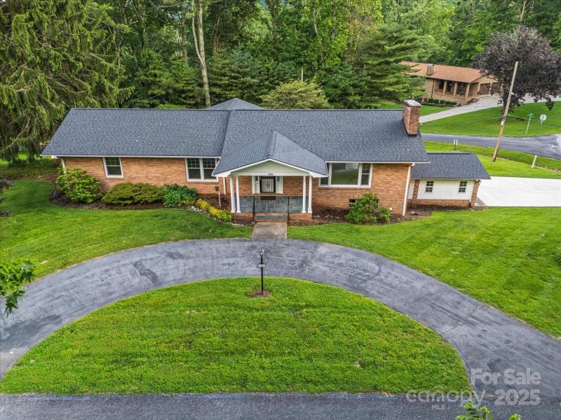 Property image 2 of 3085 Napier Drive in Grimesdale, Hendersonville, NC 28792