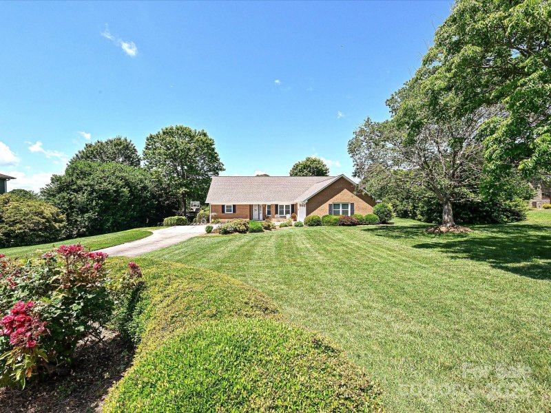 Property image 3 of 202 Cameron Drive in Country Creek, Kings Mountain, NC 28086