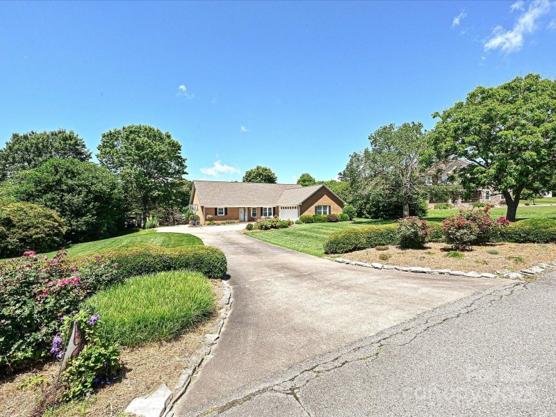 Property image 4 of 202 Cameron Drive in Country Creek, Kings Mountain, NC 28086