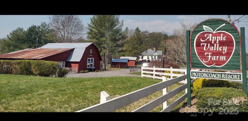 Property image 2 of 143 Cornell Circle in Apple Valley Farms, Lake Lure, NC 28746