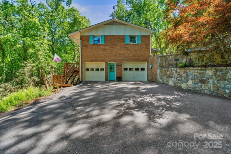 Property image 3 at 230 Turtle Lane, Hendersonville, NC 28791