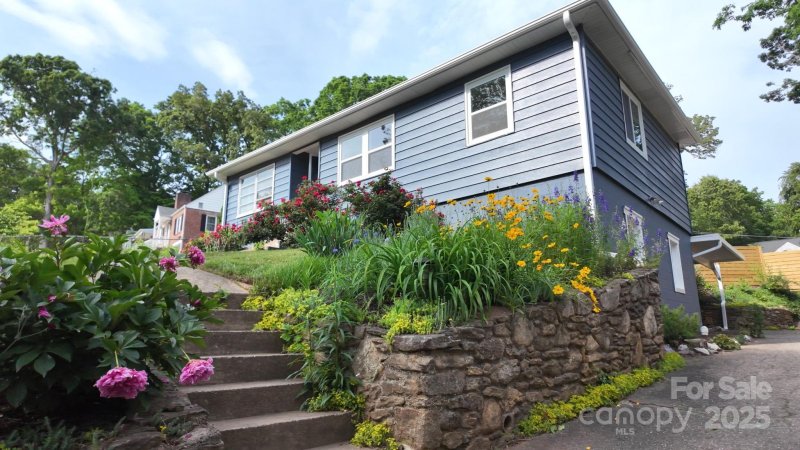 Property image 2 at 12 Canterbury Road, Asheville, NC 28805