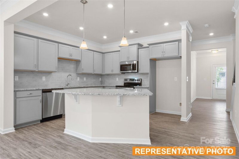 Property image 2 of 6005 Jasmine Branch Road in Hickory Glen, Charlotte, NC 28216