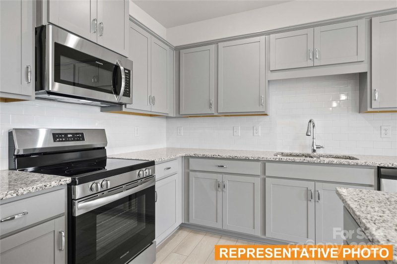 Property image 3 of 6005 Jasmine Branch Road in Hickory Glen, Charlotte, NC 28216