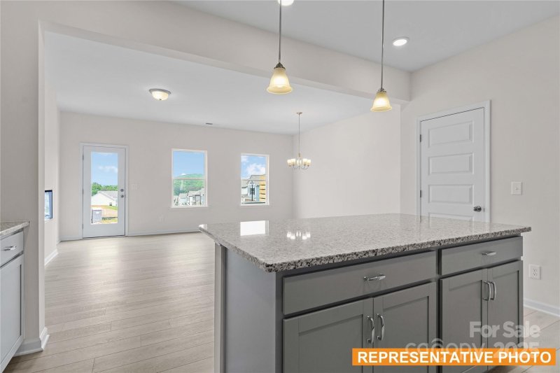 Property image 4 of 6005 Jasmine Branch Road in Hickory Glen, Charlotte, NC 28216