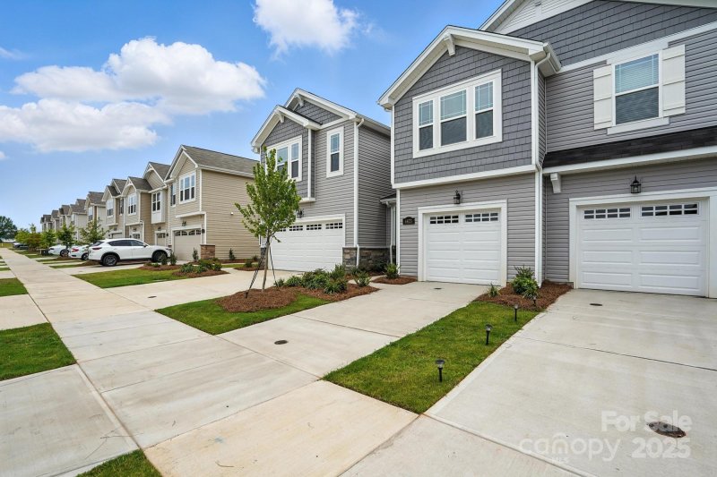 Property image 2 of 6423 Mallow Crossing Lane in Bailey Run, Charlotte, NC 28213