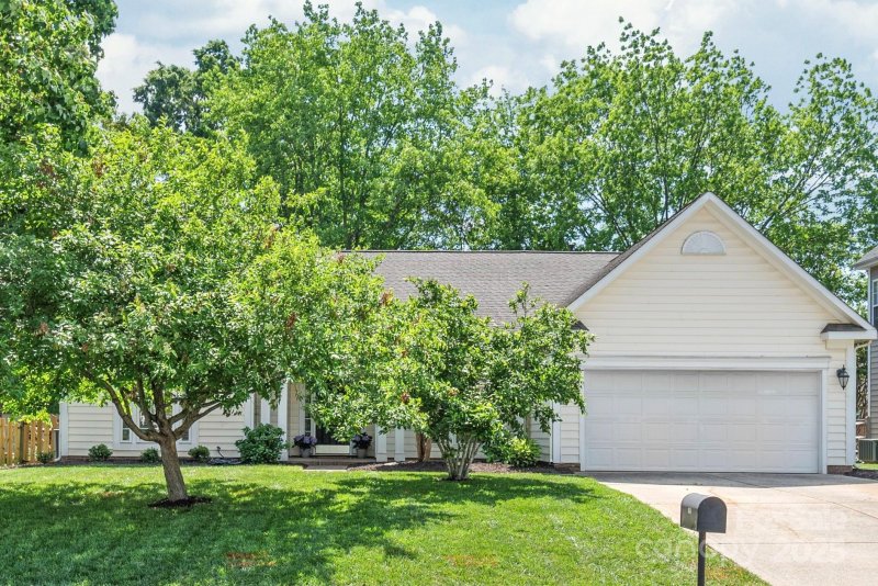 Property image 3 at 936 Knightsbridge Road, Fort Mill, SC 29708